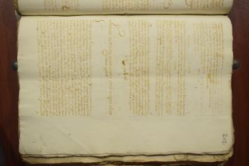 Fragmentos sobre escritos enviados, deudores y referencias a una ciudad